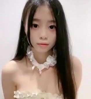极品尤物美少女难得露脸收费房多毛粉嫩小穴玻璃棒抽插揉搓阴蒂娇喘翘起美臀特写
